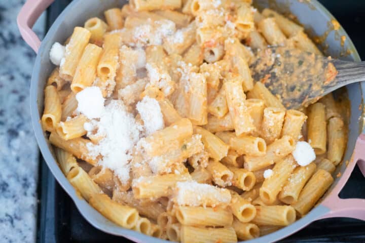 Creamy Red Pepper and Tomato Pasta - The Hangry Economist